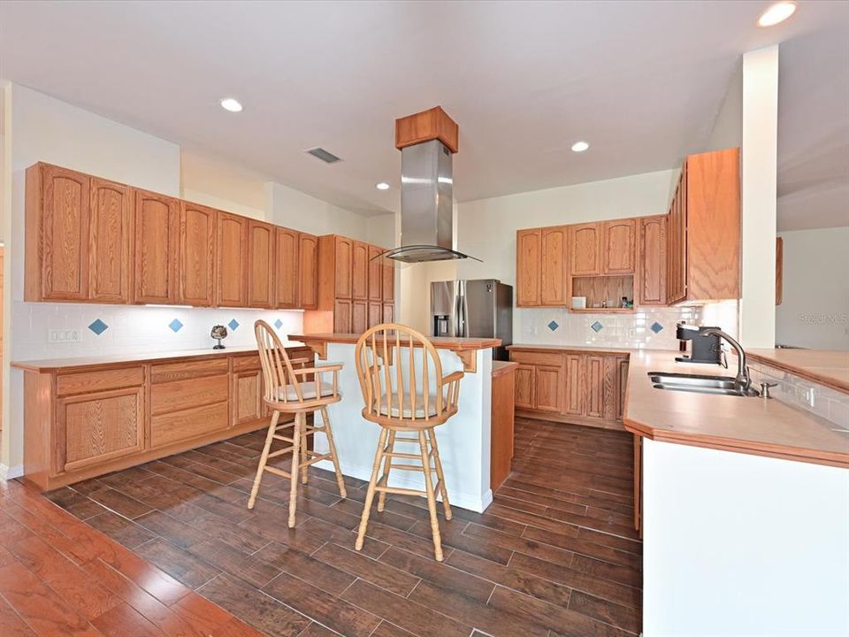 For Sale: $1,250,000 (3 beds, 3 baths, 3767 Square Feet)