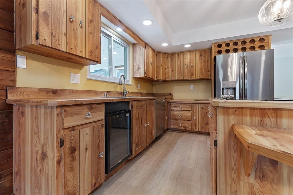 合同活跃: $369,000 (3 贝兹, 2 浴室, 1767 平方英尺)