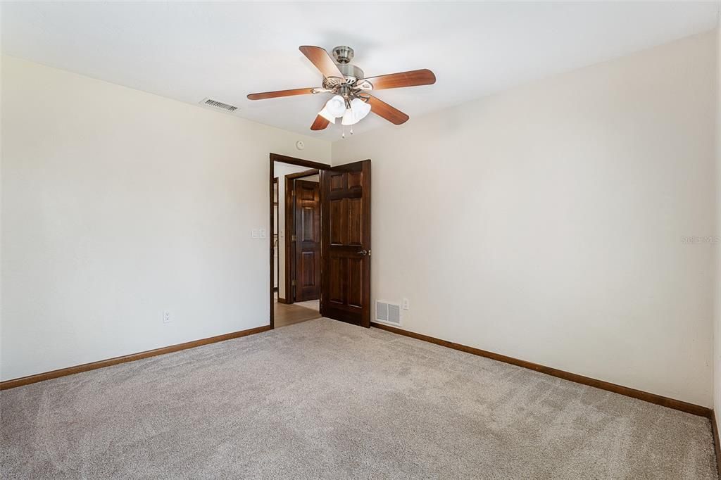 合同活跃: $369,000 (3 贝兹, 2 浴室, 1767 平方英尺)