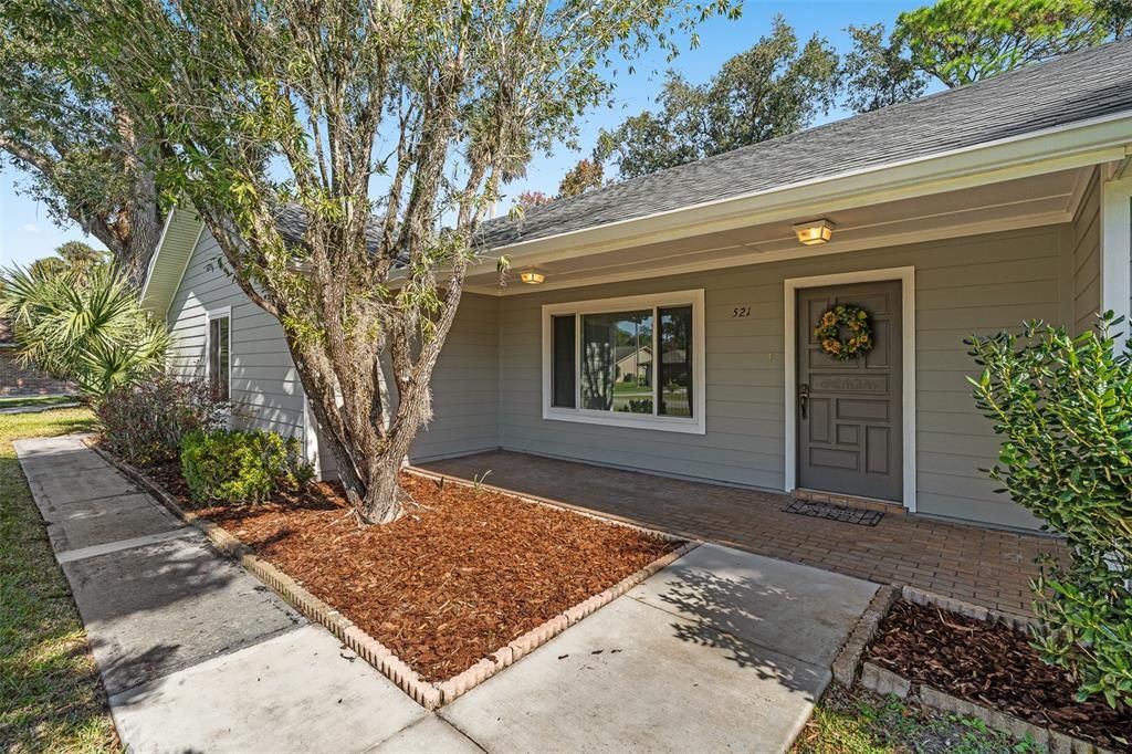 合同活跃: $369,000 (3 贝兹, 2 浴室, 1767 平方英尺)