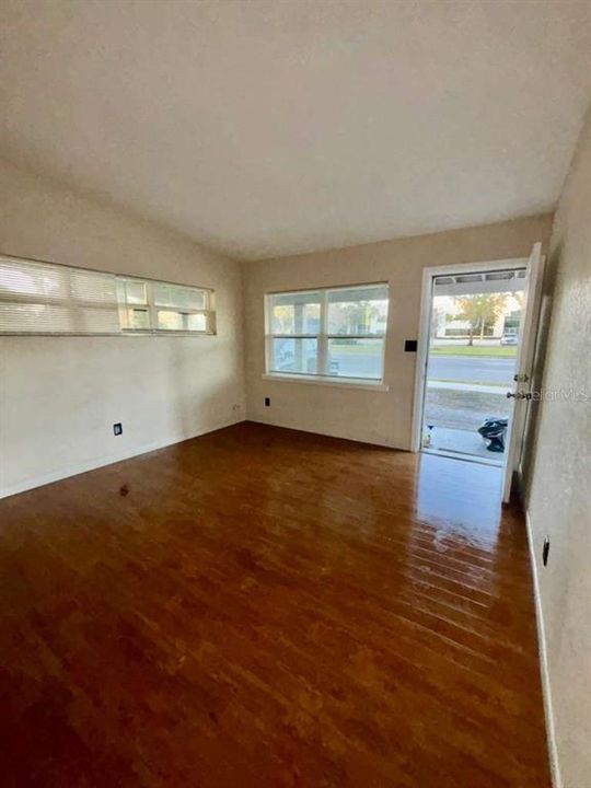 En Renta: $2,050 (3 camas, 2 baños, 1100 Pies cuadrados)