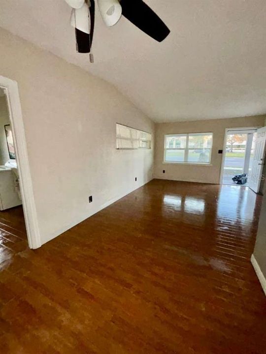 En Renta: $2,050 (3 camas, 2 baños, 1100 Pies cuadrados)