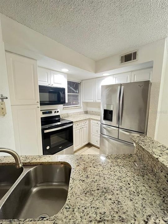 待售: $179,700 (2 贝兹, 1 浴室, 934 平方英尺)