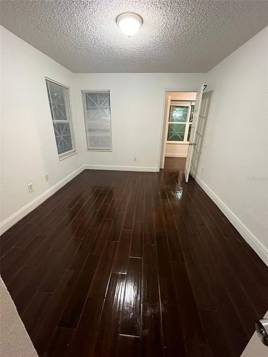 待售: $179,700 (2 贝兹, 1 浴室, 934 平方英尺)