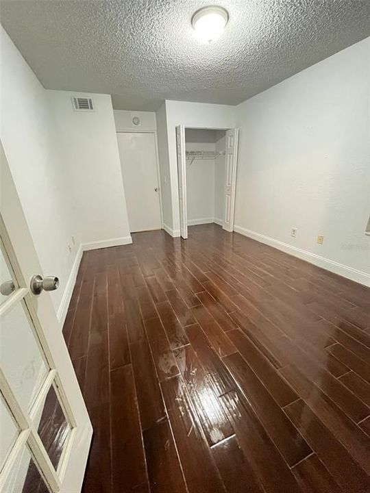 待售: $179,700 (2 贝兹, 1 浴室, 934 平方英尺)