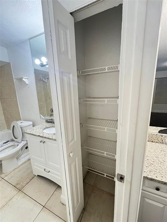 待售: $179,700 (2 贝兹, 1 浴室, 934 平方英尺)