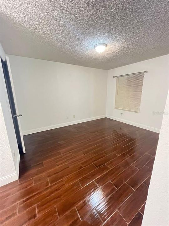 待售: $179,700 (2 贝兹, 1 浴室, 934 平方英尺)