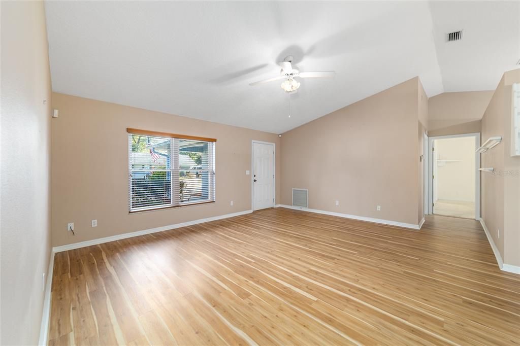 For Sale: $275,900 (3 beds, 2 baths, 1604 Square Feet)