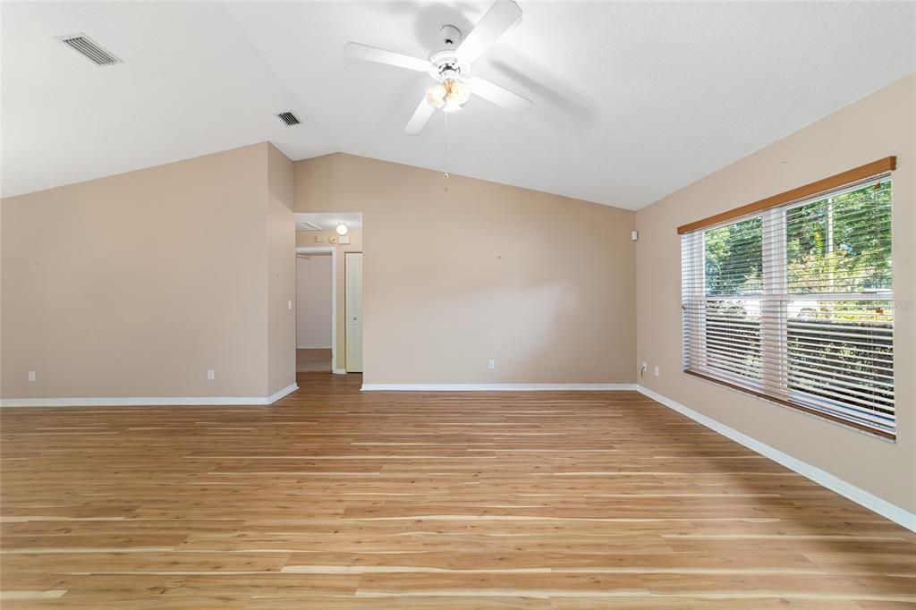 For Sale: $275,900 (3 beds, 2 baths, 1604 Square Feet)