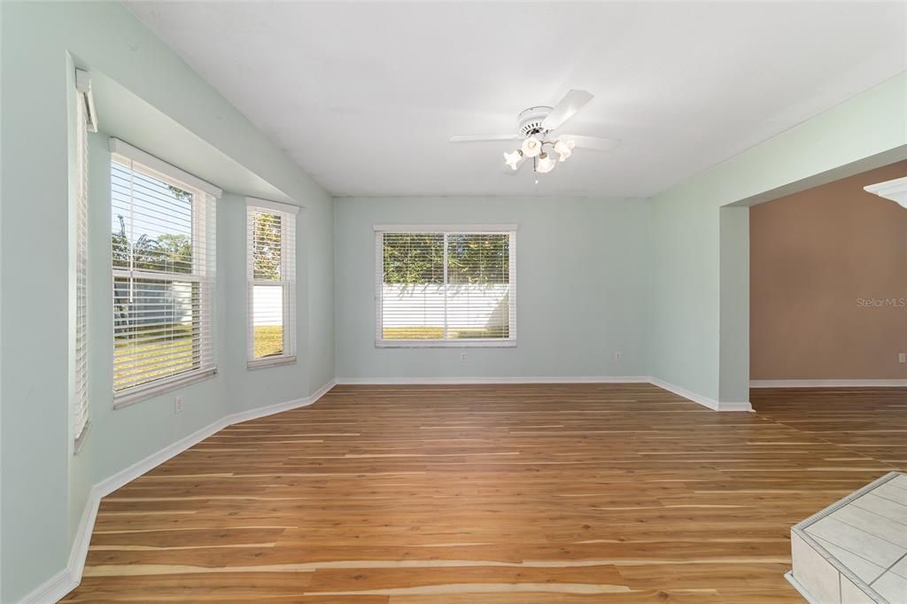 For Sale: $275,900 (3 beds, 2 baths, 1604 Square Feet)