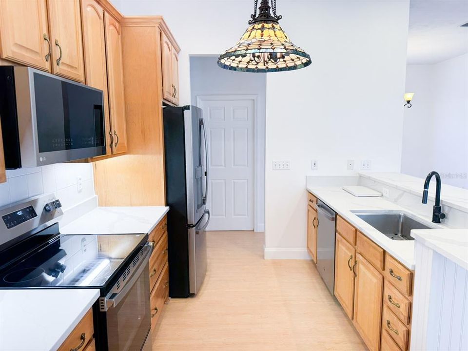 Active With Contract: $475,900 (4 beds, 3 baths, 1923 Square Feet)