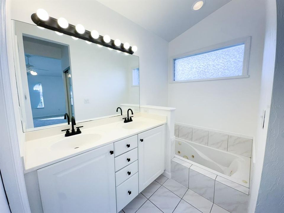 Active With Contract: $475,900 (4 beds, 3 baths, 1923 Square Feet)