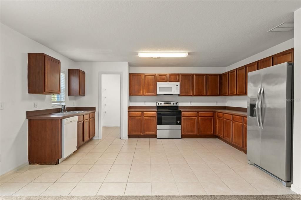 На продажу: $449,000 (6 спален, 2 ванн, 3040 Квадратных фут)