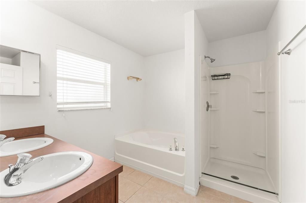 На продажу: $449,000 (6 спален, 2 ванн, 3040 Квадратных фут)