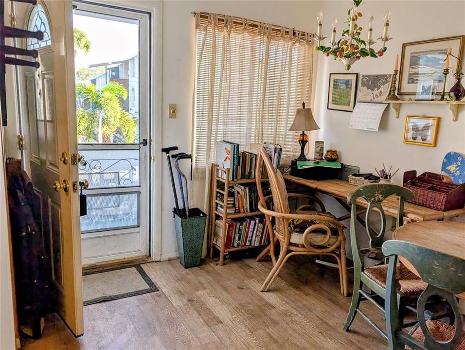 合同活跃: $57,000 (1 贝兹, 1 浴室, 576 平方英尺)