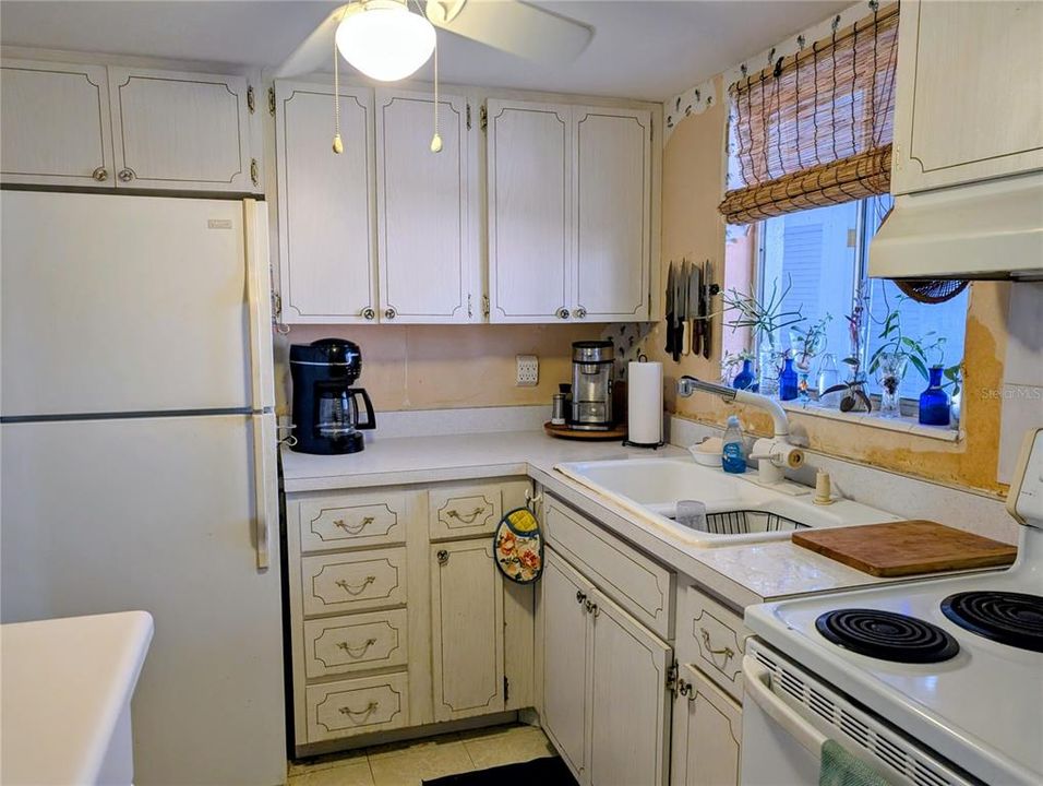 合同活跃: $57,000 (1 贝兹, 1 浴室, 576 平方英尺)