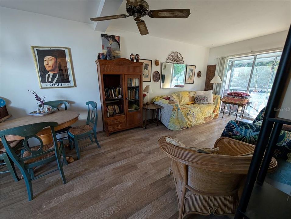 合同活跃: $57,000 (1 贝兹, 1 浴室, 576 平方英尺)