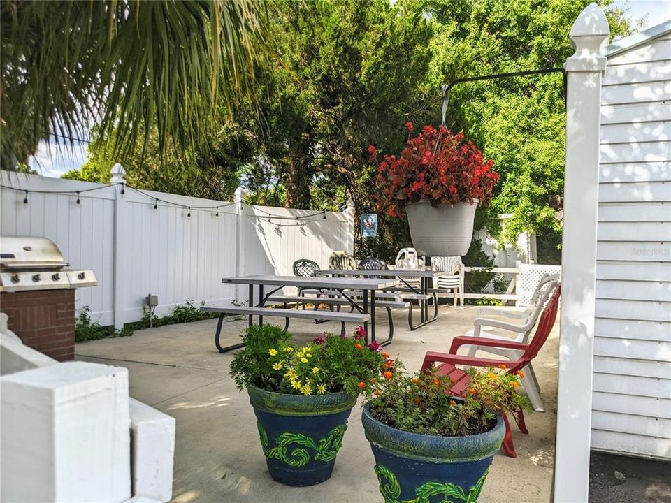 合同活跃: $57,000 (1 贝兹, 1 浴室, 576 平方英尺)