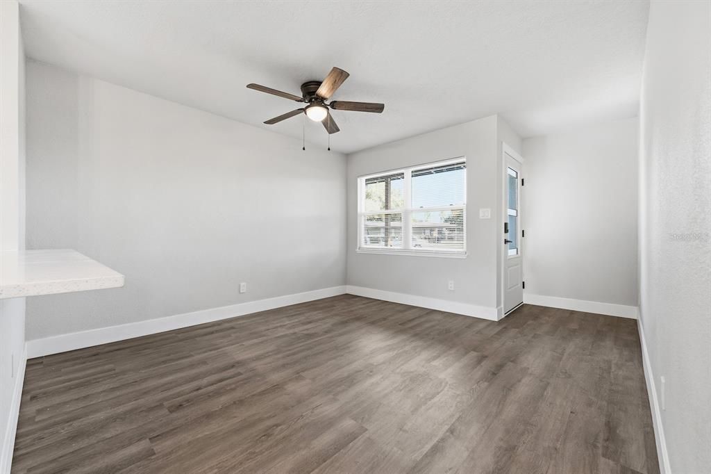 待售: $314,000 (3 贝兹, 1 浴室, 852 平方英尺)