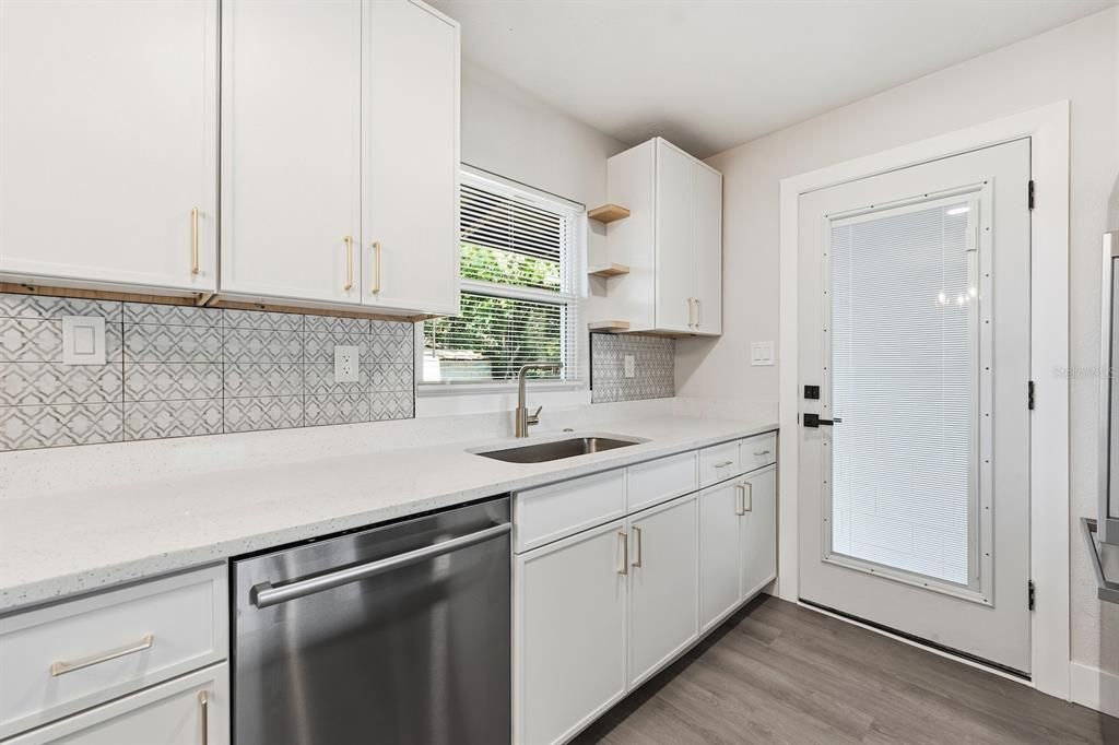 待售: $314,000 (3 贝兹, 1 浴室, 852 平方英尺)