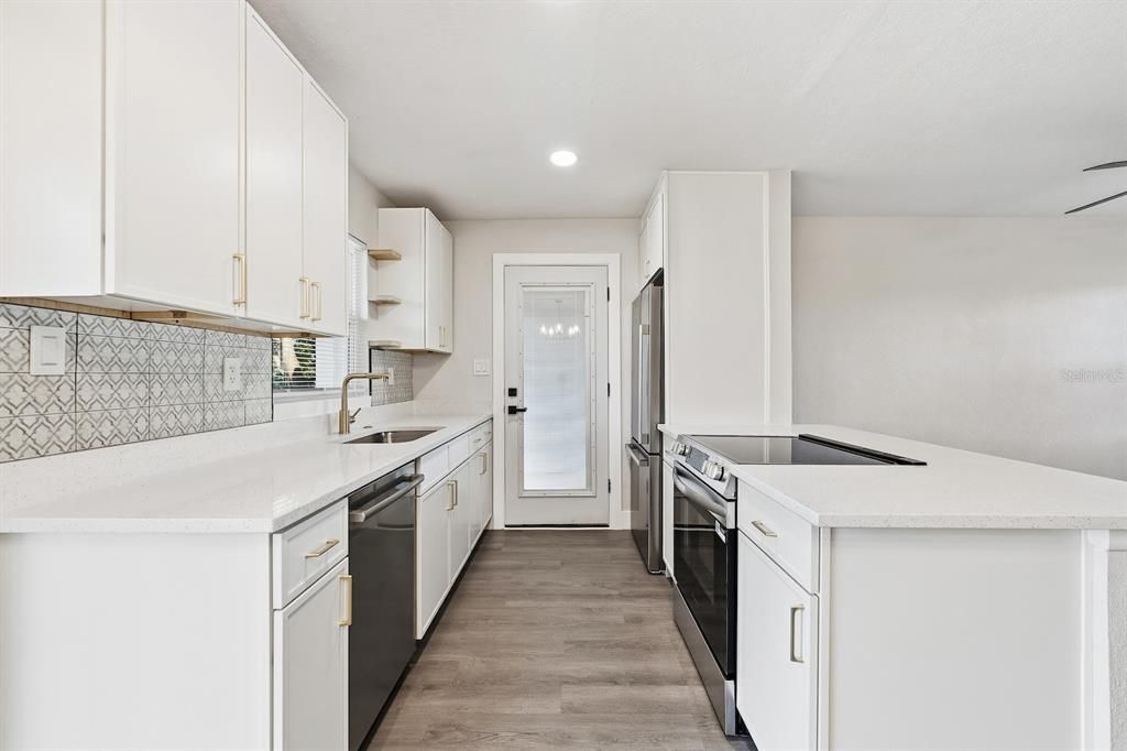 待售: $314,000 (3 贝兹, 1 浴室, 852 平方英尺)