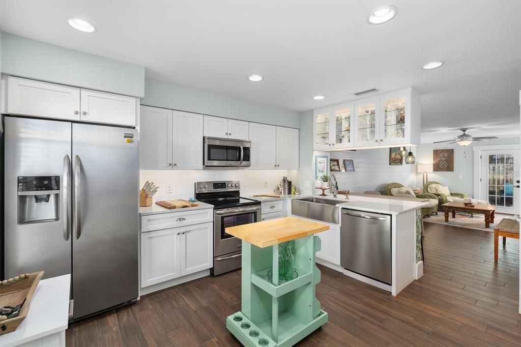 For Sale: $235,000 (2 beds, 2 baths, 1110 Square Feet)