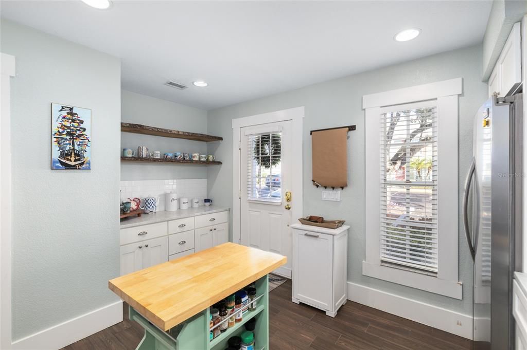 For Sale: $235,000 (2 beds, 2 baths, 1110 Square Feet)