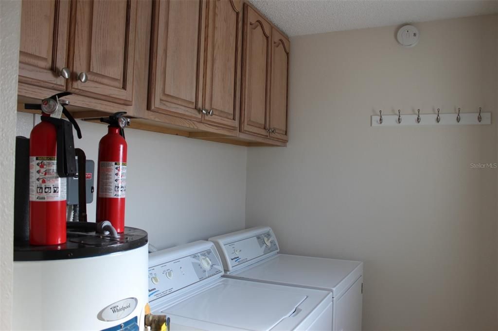 合同活跃: $1,600 (3 贝兹, 1 浴室, 1012 平方英尺)