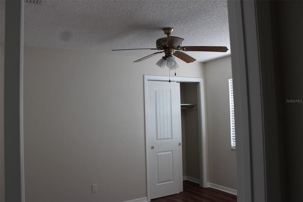 合同活跃: $1,600 (3 贝兹, 1 浴室, 1012 平方英尺)