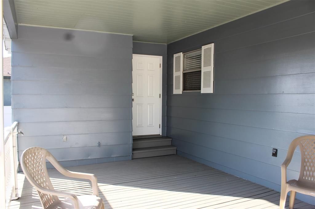 合同活跃: $1,600 (3 贝兹, 1 浴室, 1012 平方英尺)