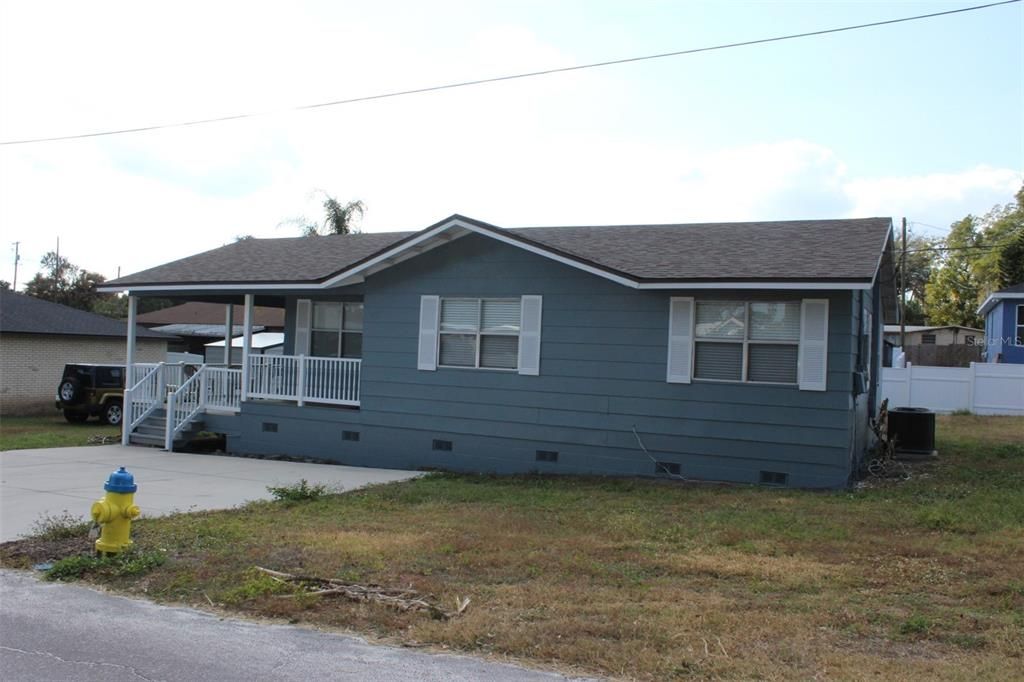 合同活跃: $1,600 (3 贝兹, 1 浴室, 1012 平方英尺)