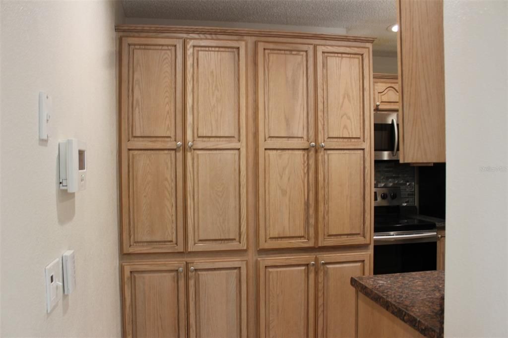 合同活跃: $1,600 (3 贝兹, 1 浴室, 1012 平方英尺)