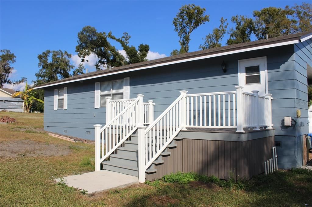 合同活跃: $1,600 (3 贝兹, 1 浴室, 1012 平方英尺)