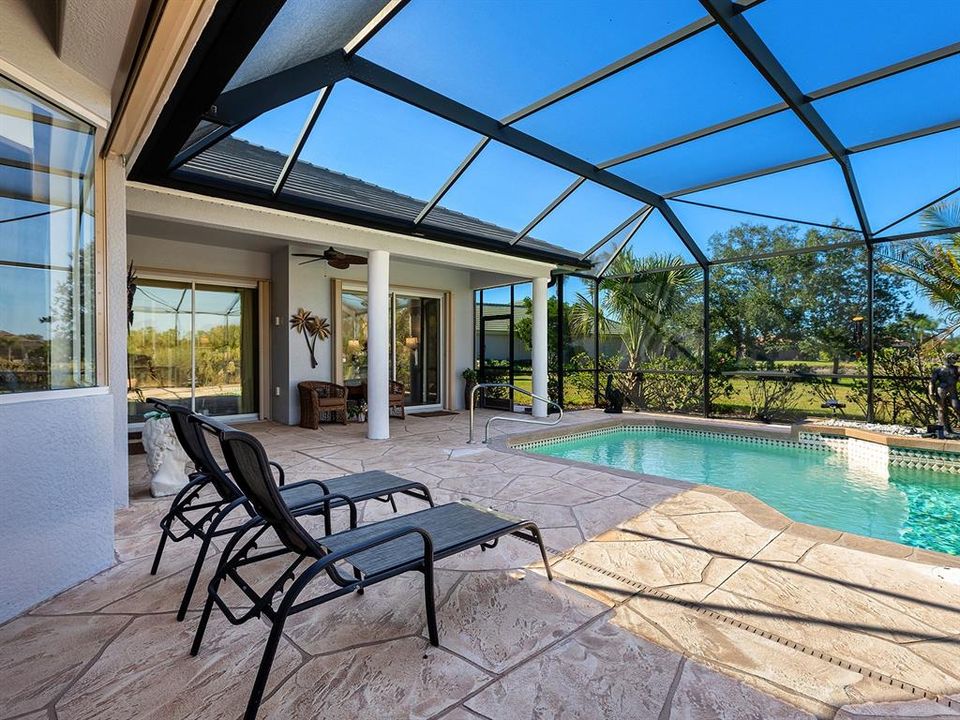 For Sale: $699,000 (3 beds, 3 baths, 2569 Square Feet)