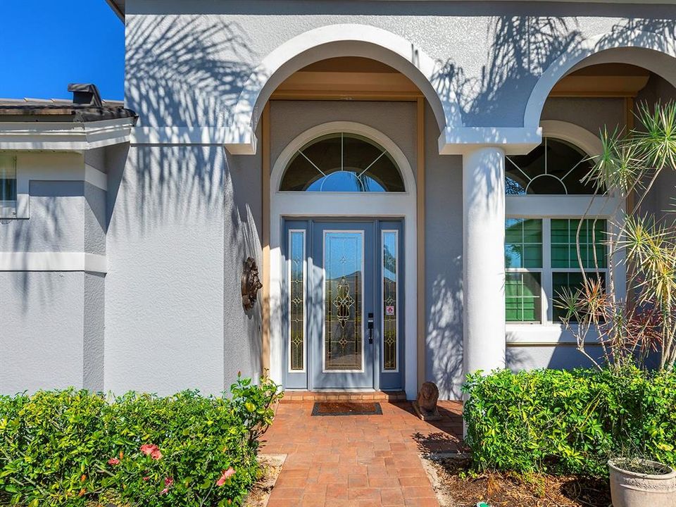 For Sale: $699,000 (3 beds, 3 baths, 2569 Square Feet)