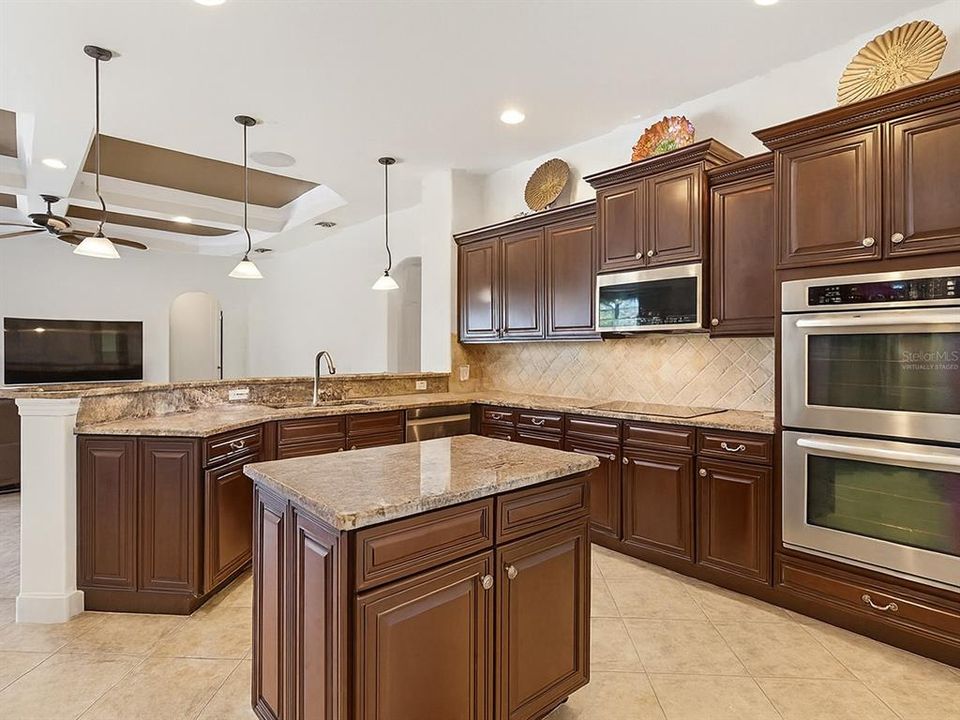 For Sale: $699,000 (3 beds, 3 baths, 2569 Square Feet)