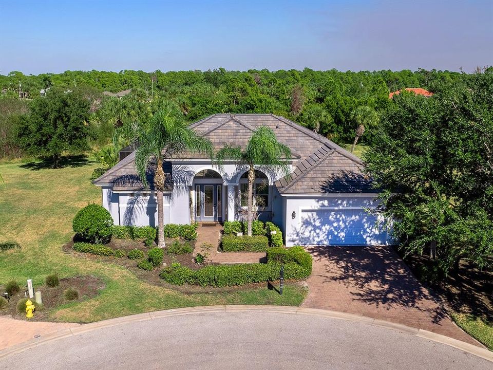 For Sale: $699,000 (3 beds, 3 baths, 2569 Square Feet)