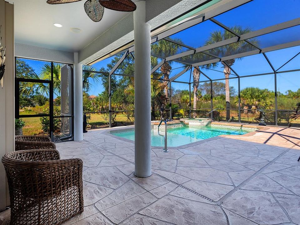 For Sale: $699,000 (3 beds, 3 baths, 2569 Square Feet)