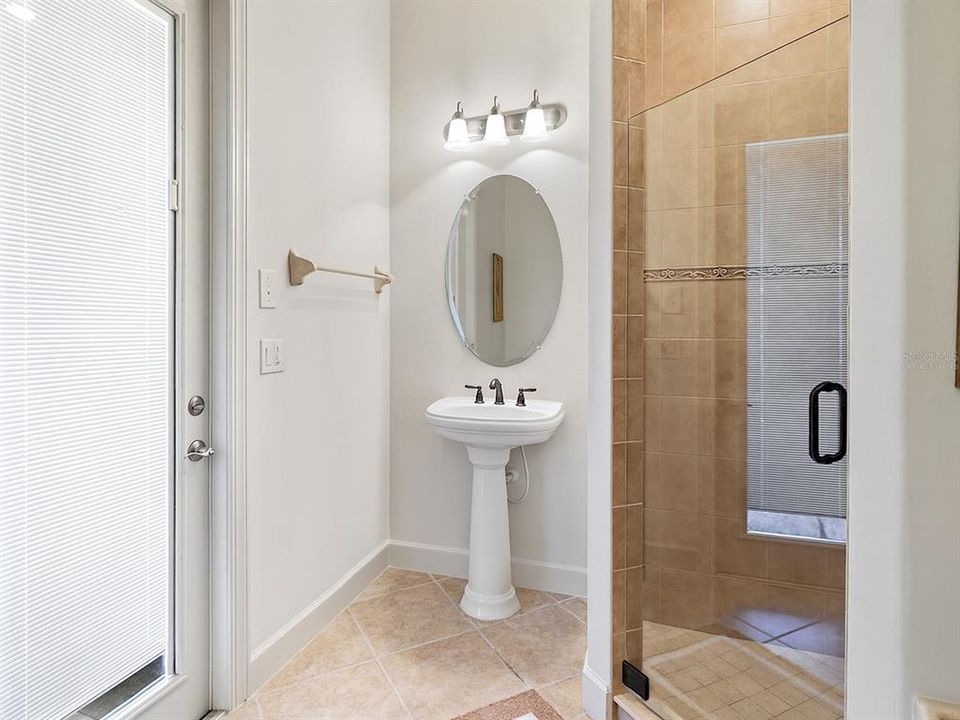 For Sale: $699,000 (3 beds, 3 baths, 2569 Square Feet)