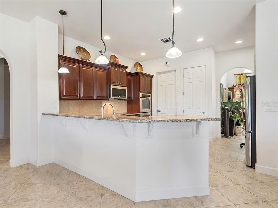 For Sale: $699,000 (3 beds, 3 baths, 2569 Square Feet)