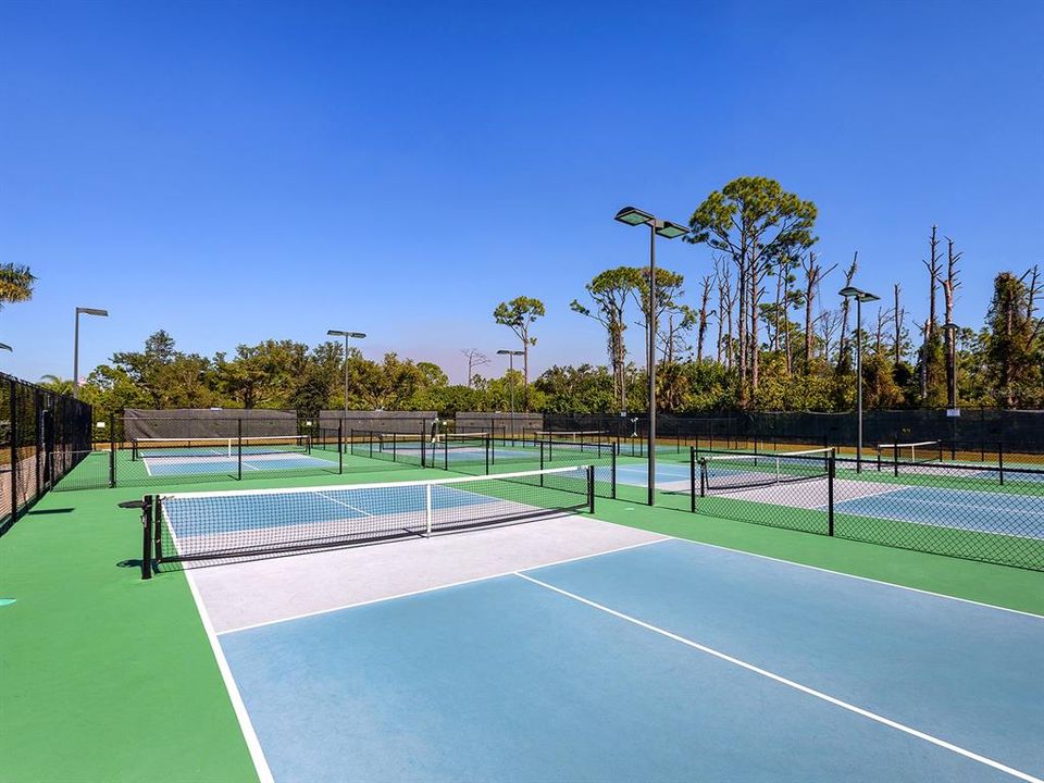 For Sale: $699,000 (3 beds, 3 baths, 2569 Square Feet)