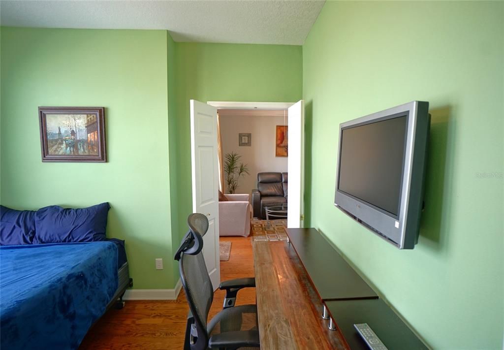 Под контрактом: $2,750 (2 спален, 1 ванн, 1022 Квадратных фут)