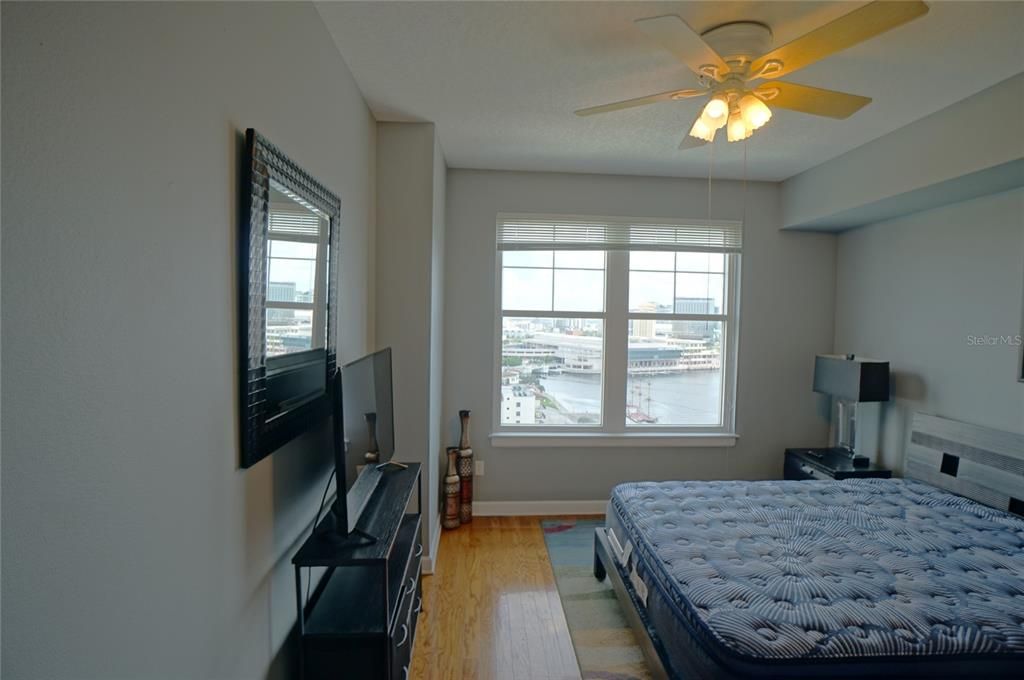 Под контрактом: $2,750 (2 спален, 1 ванн, 1022 Квадратных фут)