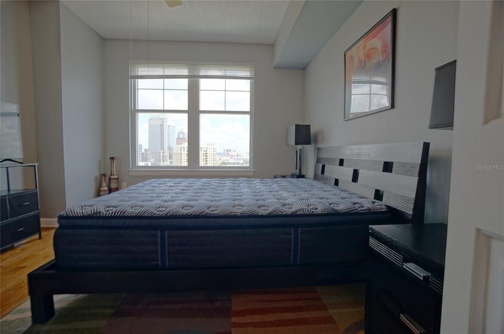 Под контрактом: $2,750 (2 спален, 1 ванн, 1022 Квадратных фут)