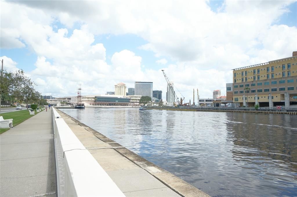 Под контрактом: $2,750 (2 спален, 1 ванн, 1022 Квадратных фут)