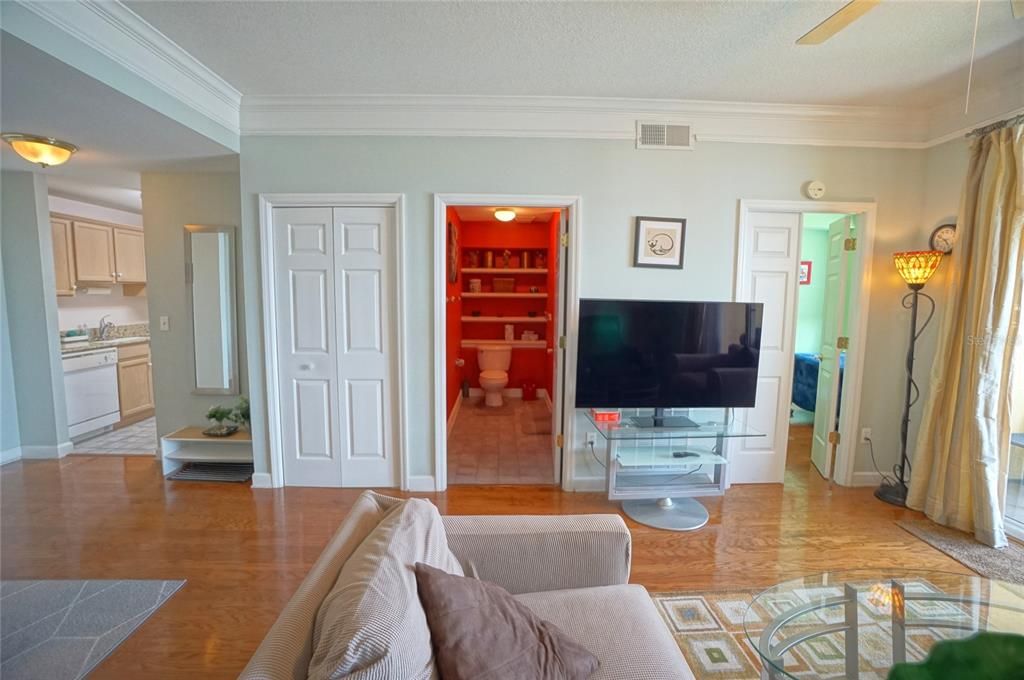 Под контрактом: $2,750 (2 спален, 1 ванн, 1022 Квадратных фут)