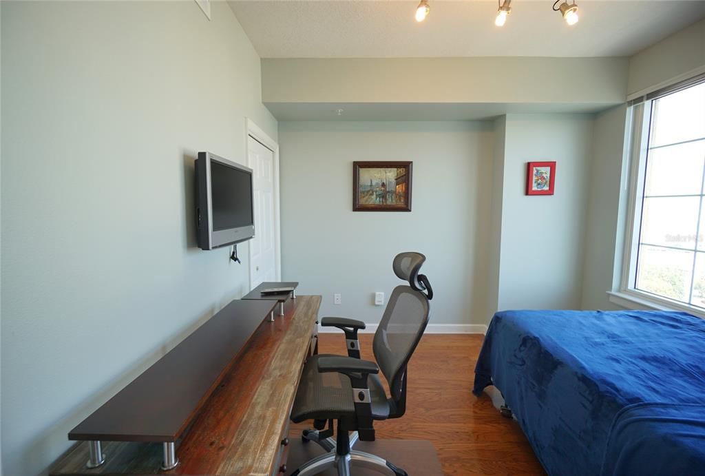 Под контрактом: $2,750 (2 спален, 1 ванн, 1022 Квадратных фут)