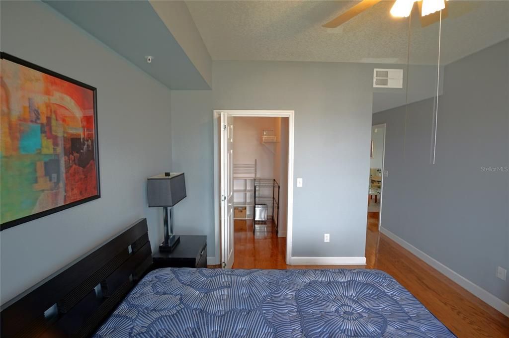 Под контрактом: $2,750 (2 спален, 1 ванн, 1022 Квадратных фут)