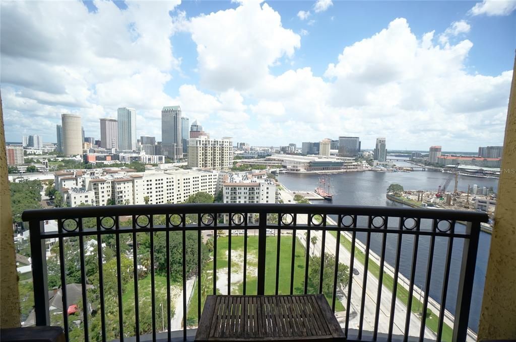 Под контрактом: $2,750 (2 спален, 1 ванн, 1022 Квадратных фут)