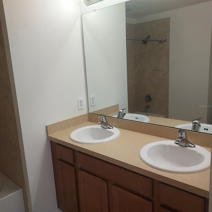 For Rent: $1,900 (2 beds, 2 baths, 1181 Square Feet)